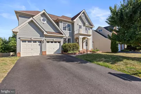 Exterior - 3383 Oakham Mount Dr, Triangle, VA 22172 photo 2 of 3