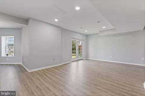 Living - 3383 Oakham Mount Dr, Triangle, VA 22172 photo 6 of 6