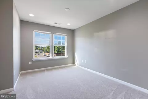 Bedroom - 3383 Oakham Mount Dr, Triangle, VA 22172 photo 4 of 6