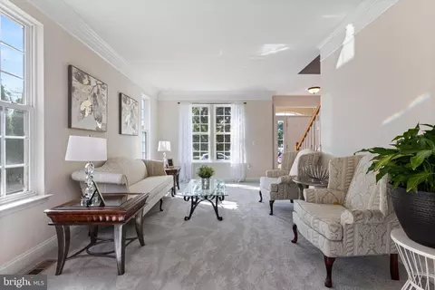 Living - 3383 Oakham Mount Dr, Triangle, VA 22172 photo 4 of 6