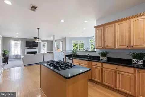 Kitchen - 3383 Oakham Mount Dr, Triangle, VA 22172 photo 5 of 5