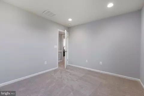 Entry Way - 3383 Oakham Mount Dr, Triangle, VA 22172 photo 2 of 4