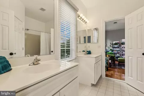 Bath - 8240 Roxborough Loop, Gainesville, VA 20155 photo 5 of 10