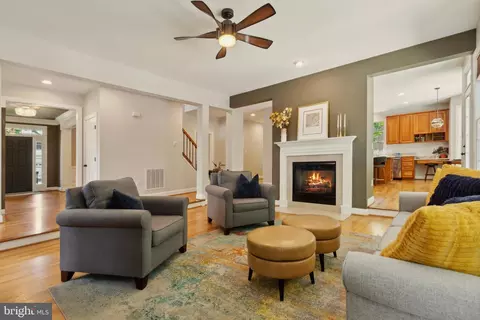 Entry Way - 8240 Roxborough Loop, Gainesville, VA 20155 photo 4 of 8