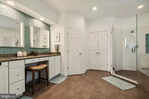 Bath - 8240 Roxborough Loop, Gainesville, VA 20155 photo 2 of 10