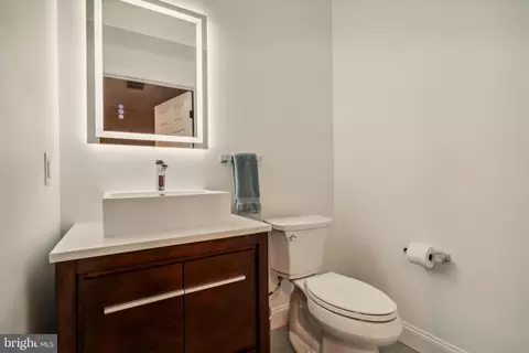 Bath - 8240 Roxborough Loop, Gainesville, VA 20155 photo 8 of 10