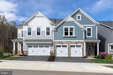 17775 Woods Overlook Dr, Dumfries, VA 22026