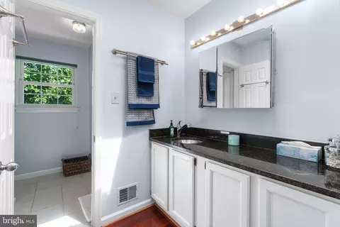 15214 Holleyside Dr, Dumfries, VA 22025 photo 9
