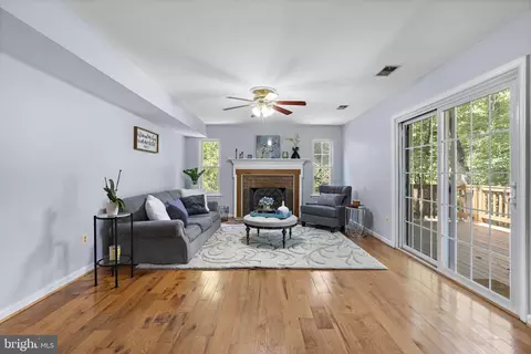 15214 Holleyside Dr, Dumfries, VA 22025 photo 8