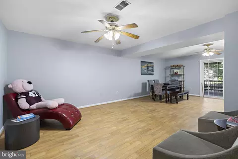 15214 Holleyside Dr, Dumfries, VA 22025 photo 18