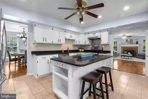 15214 Holleyside Dr, Dumfries, VA 22025 photo 6