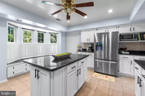 15214 Holleyside Dr, Dumfries, VA 22025 photo 5