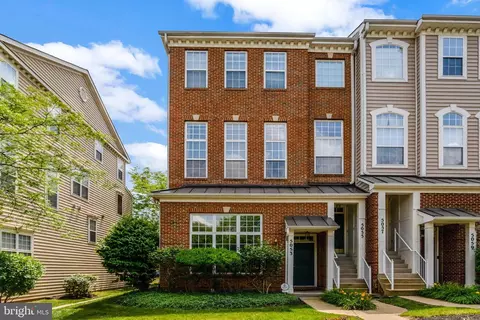 5053 Anchorstone Dr, Woodbridge, VA 22192