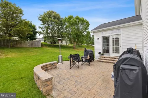 Exterior - 18845 Pier Trail Dr, Triangle, VA 22172 photo 2 of 2