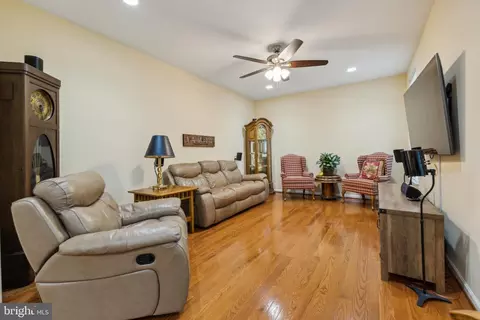 Other - 18845 Pier Trail Dr, Triangle, VA 22172 photo 2 of 10