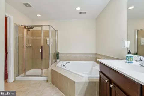 Bath - 18845 Pier Trail Dr, Triangle, VA 22172 photo 1 of 3