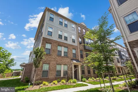 619 Percy Pl #B, Manassas Park, VA 20111