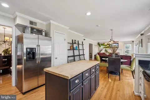 12832 Valleyhill St, Woodbridge, VA 22192