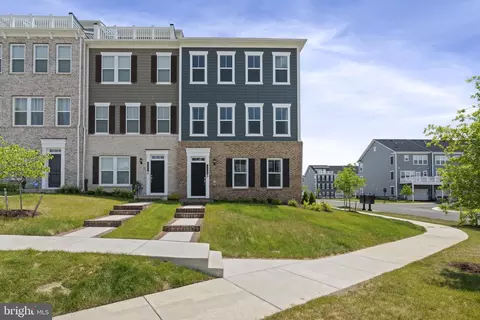 17279 Turnstone Dr, Dumfries, VA 22026