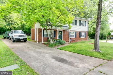 5241 Meckon Ct, Woodbridge, VA 22193