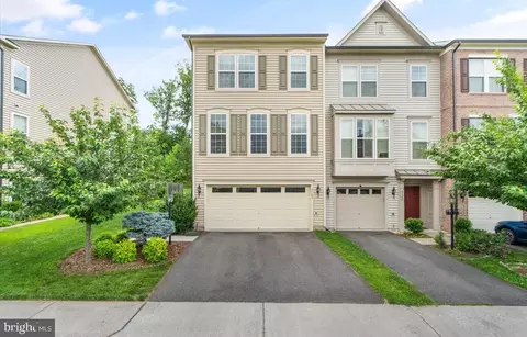 9163 Balaton Lake Ln, Bristow, VA 20136