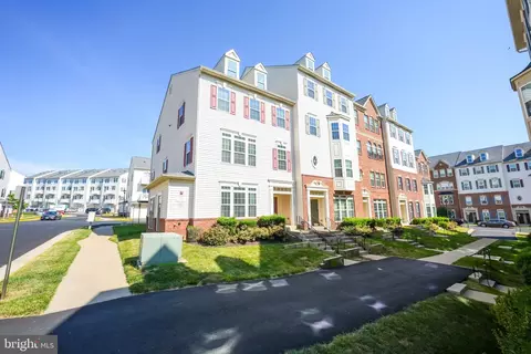 7453 Brunson Cir, Gainesville, VA 20155