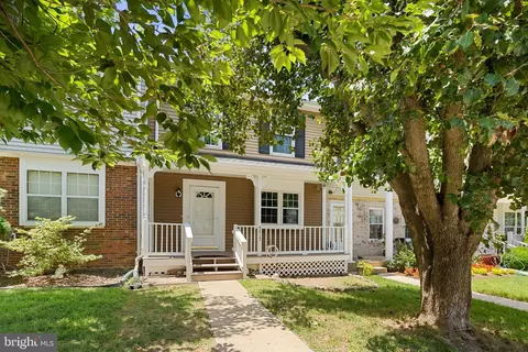 5317 Qualey Pl, Woodbridge, VA 22193