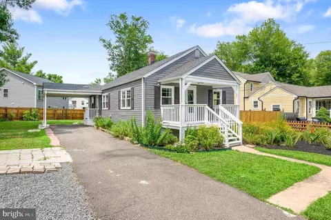 8520 Yorkshire Ln, Manassas, VA 20111