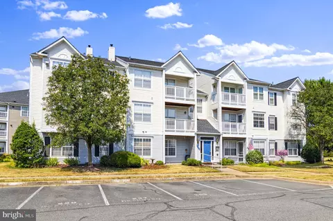 8054 Lisle Dr #202, Manassas, VA 20109