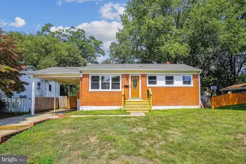 2341 W Longview Dr, Woodbridge, VA 22191