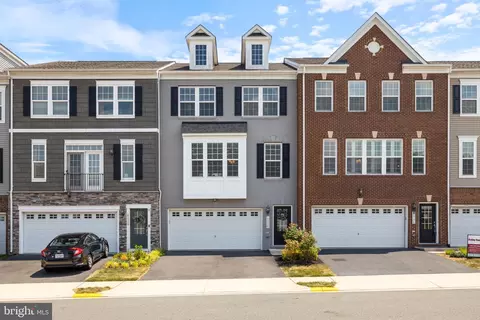8926 Englewood Farms Dr, Manassas, VA 20112