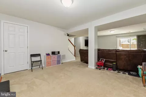 Entry Way - 4257 Meyers Rd, Triangle, VA 22172 photo 4 of 4