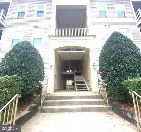 13615 Garfield Pl #303, Woodbridge, VA 22191