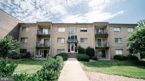 12705 Lotte Dr #302, Woodbridge, VA 22192