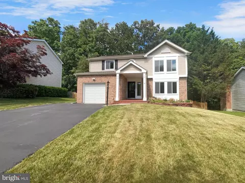 12827 Valleyhill St, Woodbridge, VA 22192