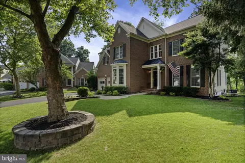 8039 Arcadian Shore Ct, Gainesville, VA 20155