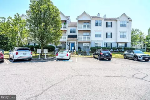 8058 Lisle Dr #303, Manassas, VA 20109