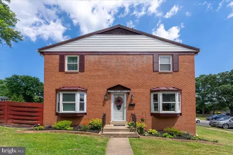 1418 Cottonwood Ct, Woodbridge, VA 22191