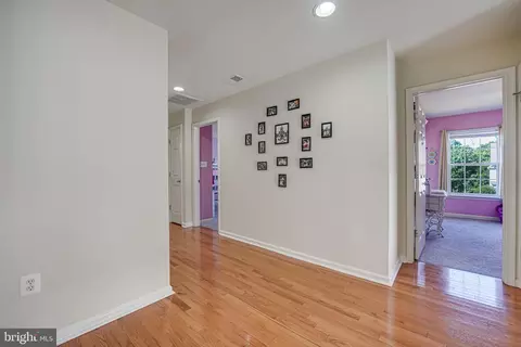 Entry Way - 18931 Highland Park Dr, Triangle, VA 22172 photo 7 of 10