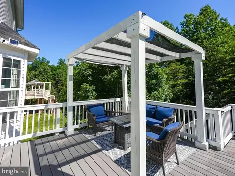 Exterior - 18931 Highland Park Dr, Triangle, VA 22172 photo 11 of 12