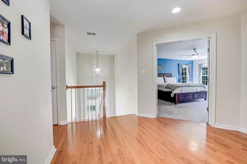 Entry Way - 18931 Highland Park Dr, Triangle, VA 22172 photo 6 of 10