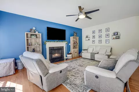 Other - 18931 Highland Park Dr, Triangle, VA 22172 photo 2 of 18