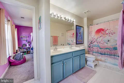Entry Way - 18931 Highland Park Dr, Triangle, VA 22172 photo 8 of 10