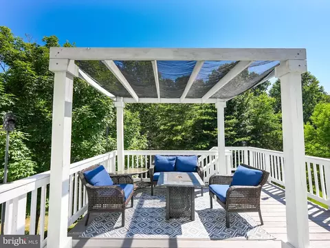 Exterior - 18931 Highland Park Dr, Triangle, VA 22172 photo 12 of 12