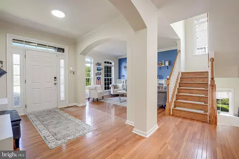 Entry Way - 18931 Highland Park Dr, Triangle, VA 22172 photo 3 of 10