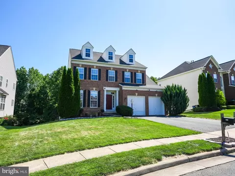 Exterior - 18931 Highland Park Dr, Triangle, VA 22172 photo 4 of 12