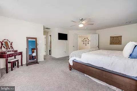 Bedroom - 18931 Highland Park Dr, Triangle, VA 22172 photo 2 of 7
