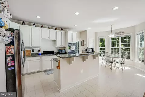 Kitchen - 18931 Highland Park Dr, Triangle, VA 22172 photo 1 of 5
