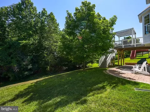 Exterior - 18931 Highland Park Dr, Triangle, VA 22172 photo 9 of 12