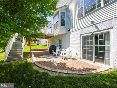 Exterior - 18931 Highland Park Dr, Triangle, VA 22172 photo 8 of 12